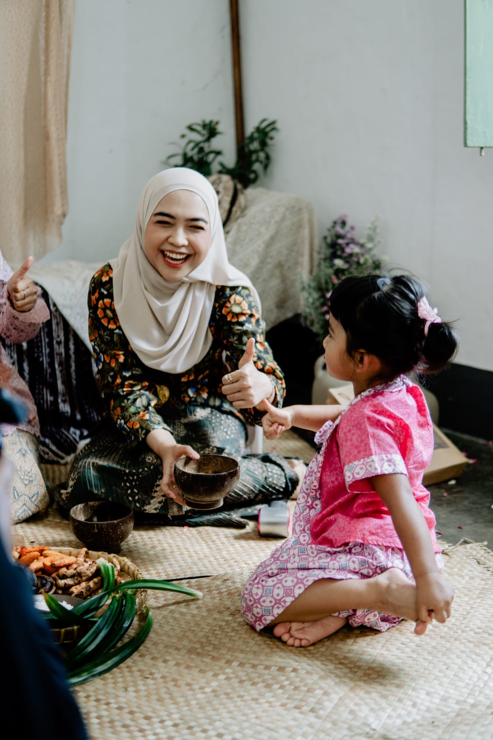 Ria Ricis dan Moanna Jatuh Hati pada Kunyit Asam Racikan Yoga Djaya